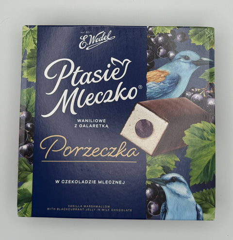 E. Wedel Ptasie Mleczko Porzeczka box – vanilla marshmallows with blackcurrant jelly in milk chocolate
